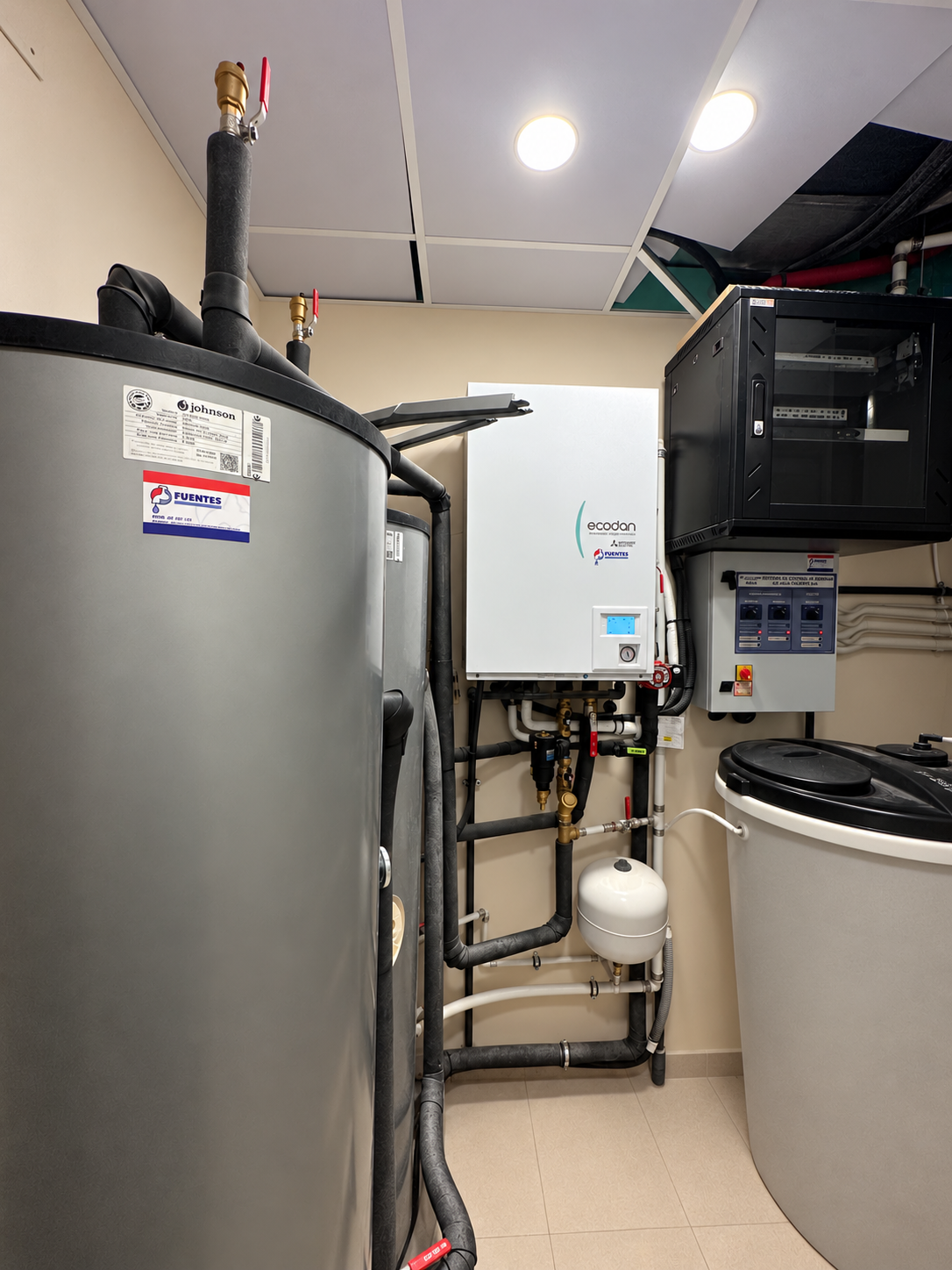 Sala técnica completa con ACS, grupo de presión y descalcificación